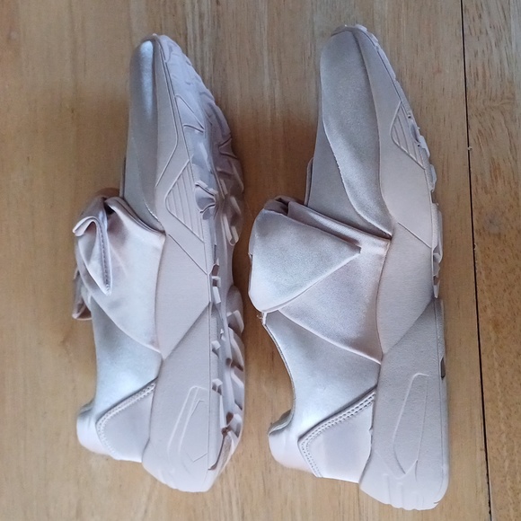 4 EVER pink bow tie runners - Picture 3 of 8